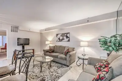 3700 Las Vegas Boulevard 672 Living Room