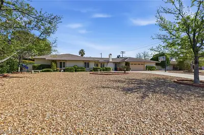221 Rosemary Lane, Las Vegas, NV 89107 Front of Structure