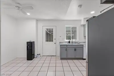 7066 Burcot Avenue 59 Kitchen