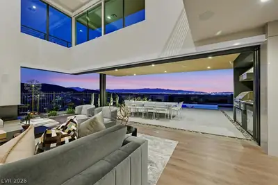 807 Magnum Cliff Court, Henderson