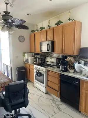 5810 East Autumn Harvest Avenue Kitchen