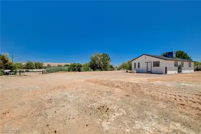 1385 South Moapa Valley Boulevard Yard