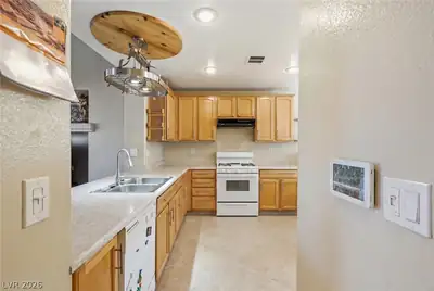 3731 Canary Creek Avenue, North Las Vegas, NV 89031 Kitchen