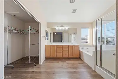 3731 Canary Creek Avenue, North Las Vegas, NV 89031 Primary Bathroom