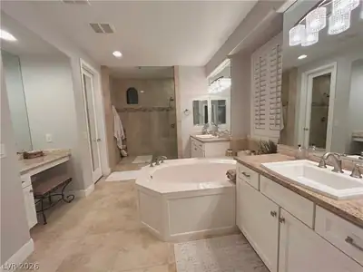 11412 Rancho Villa Verde Place, Las Vegas, NV 89138 Primary Bathroom