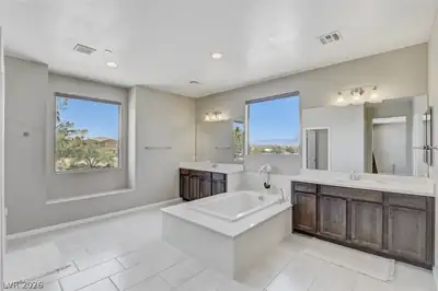 529 Norcia Place, Henderson, NV 89011 Primary Bathroom