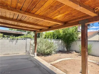 6461 West Viking Road Patio