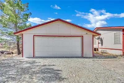 4361 Maple Road, Pahrump, NV 89048 Garage
