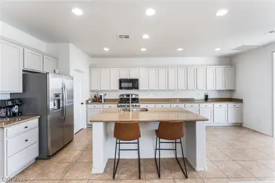 7042 Chestnut Valley Street, Las Vegas, NV 89166 Kitchen
