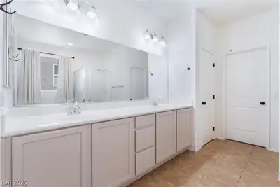 7042 Chestnut Valley Street, Las Vegas, NV 89166 Primary Bathroom