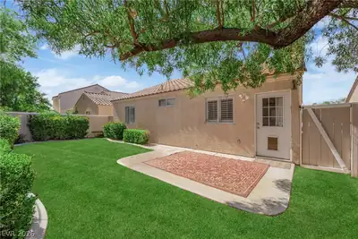931 Horsethief Ranch Avenue Yard