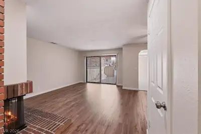 2410 Pickwick Drive, Henderson, NV 89014 Living Room
