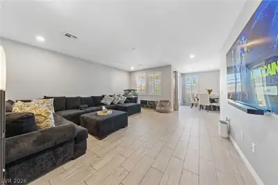 3854 Stadium Avenue Living Room