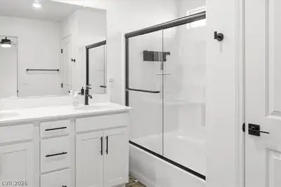 9170 Nostrand Avenue, Las Vegas, NV 89148 Primary Bathroom