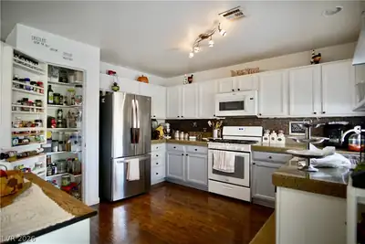 1912 East Pyle Avenue Kitchen