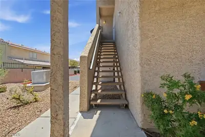 6750 Del Rey Avenue 233, Las Vegas, NV 89146 Front of Structure