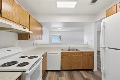 6750 Del Rey Avenue 233, Las Vegas, NV 89146 Kitchen