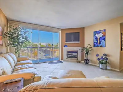 725 North Royal Crest Circle 231 Living Room