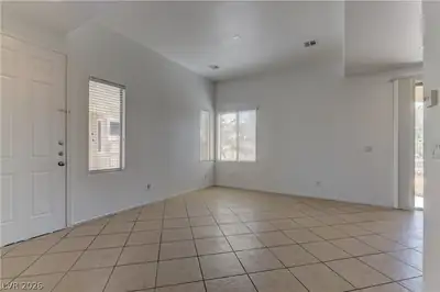 5536 Overlook Valley Street Living Room