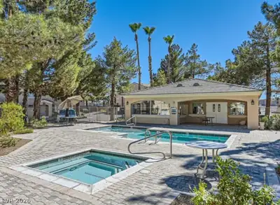 3950 South Sandhill Road 121 Pool