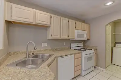 3950 South Sandhill Road 121, Las Vegas, NV 89121 Kitchen