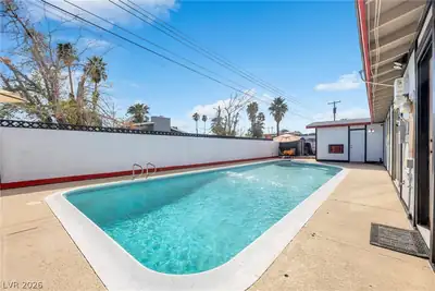1589 Silver Mesa Way, Las Vegas, NV 89169 Pool