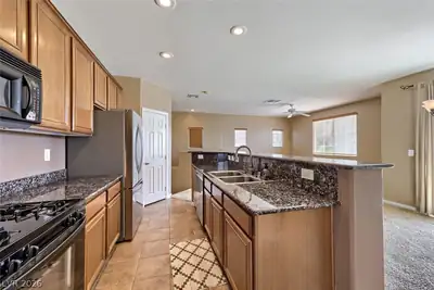 20 Hudson Canyon Street 3 Kitchen