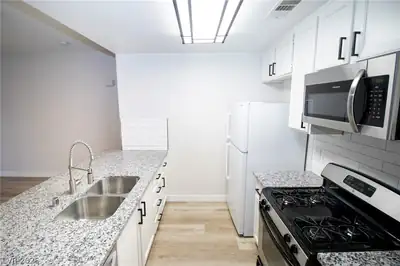 1468 Reef Ridge Court Kitchen