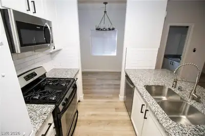1468 Reef Ridge Court Kitchen