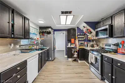 6833 High Bluff Way, Las Vegas, NV 89108 Kitchen