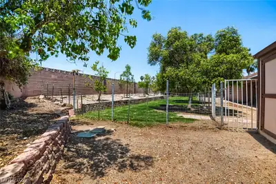 9190 West Fisher Avenue Yard