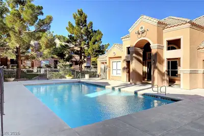 8101 West Flamingo Road 2109 Pool