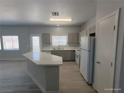 6045 Gum Springs Street, North Las Vegas, NV 89081 Kitchen