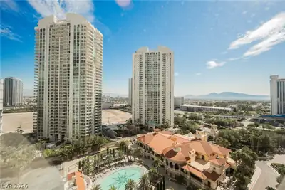 2747 Paradise Road 104 View