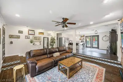 8715 West Hammer Lane Living Room