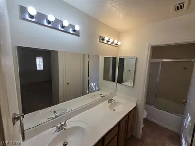 10021 VIA TORO Avenue . Primary Bathroom