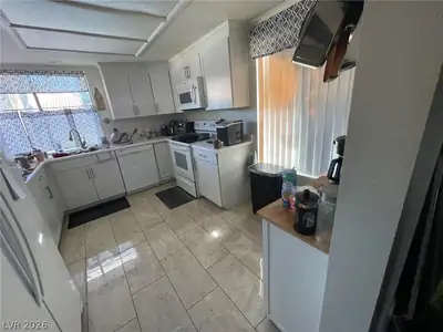 2548 Malabar Avenue, Las Vegas, NV 89121 Kitchen