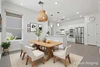 1944 Summer Palm Place 101 Dining Area