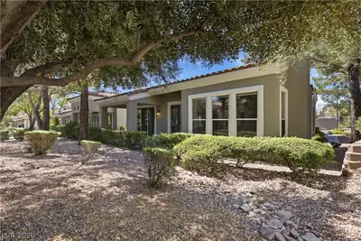1944 Summer Palm Place 101 Front of Structure