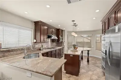 9105 Safeport Cove Court, Las Vegas, NV 89117 Kitchen