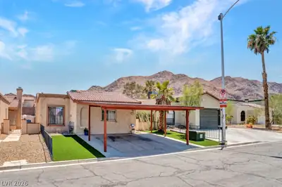 2256 Sabroso Street, Las Vegas, NV 89156 Front of Structure