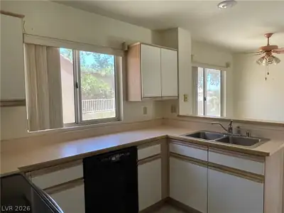 8673 Prairie Hill Drive Kitchen
