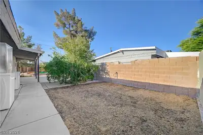 2842 East Webb Avenue, North Las Vegas, NV 89030 Yard