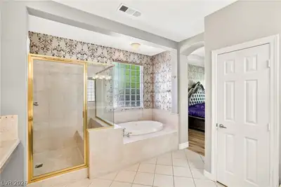 7220 Lake Farm Avenue, Las Vegas, NV 89131 Primary Bathroom