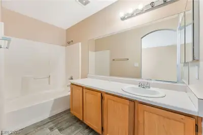 2306 Glastonbury Thorn Street, North Las Vegas, NV 89032 Primary Bathroom