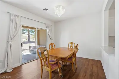 11013 Mission Lakes Avenue Dining Area
