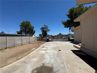 1815 Evelyn Avenue, Henderson, NV 89011 Yard