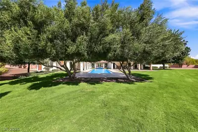1140 Julie Road, Henderson, NV 89002 Yard