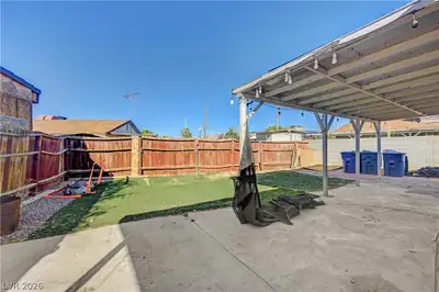 2124 Kenneth Road, North Las Vegas, NV 89030 Yard