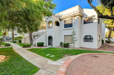 1412 Santa Margarita Street H Front of Structure